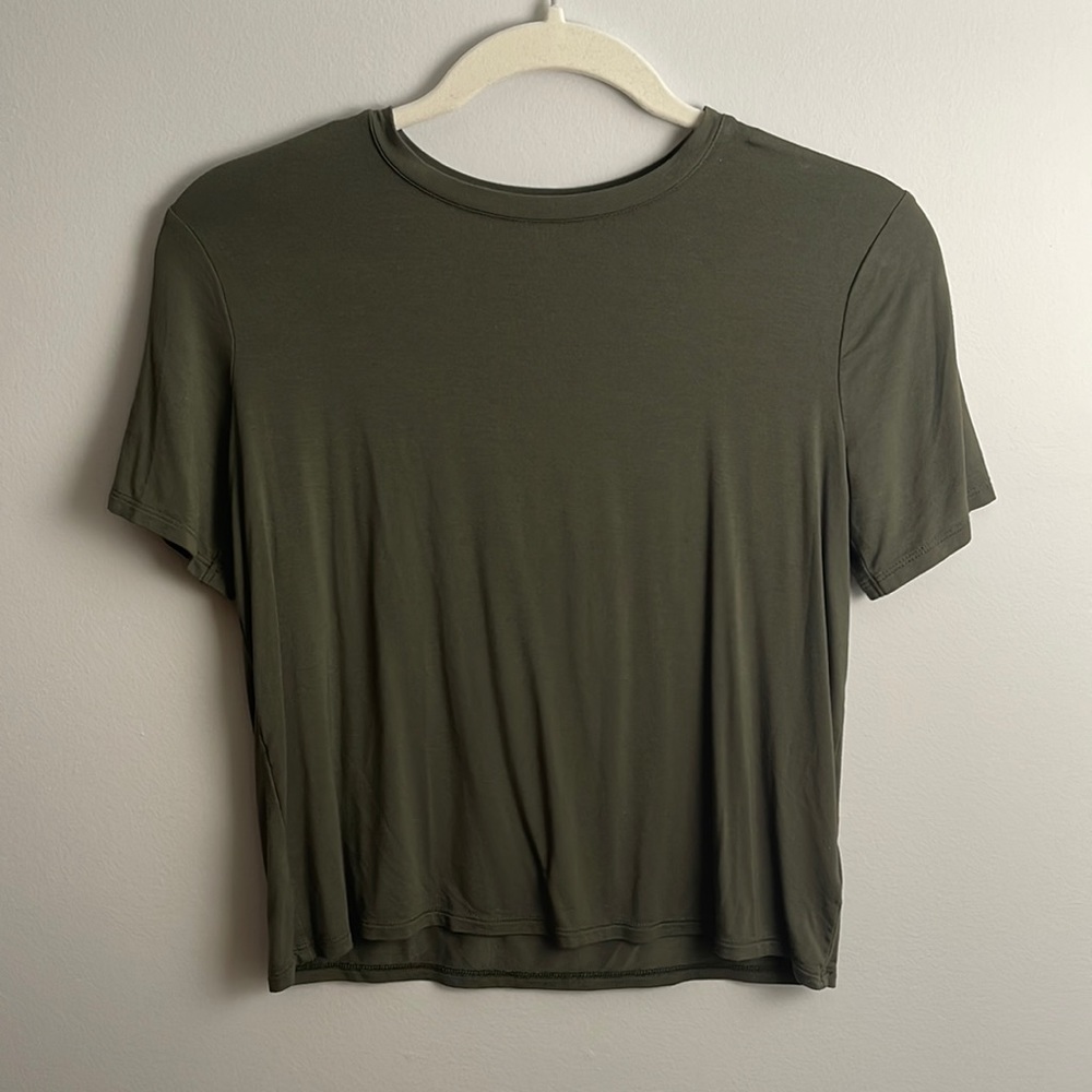 x-small, super soft relaxed tee-shirt, soooo soft!!! 🍦🥝